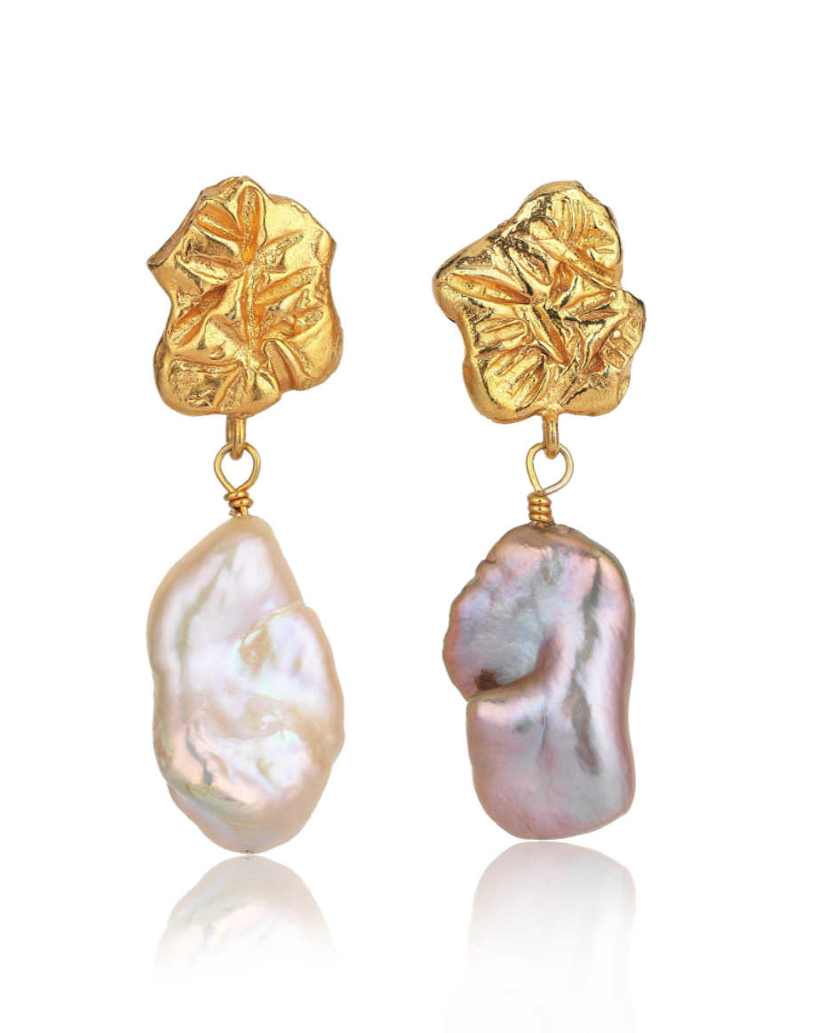 THE PEARL DROPS EARRINGS