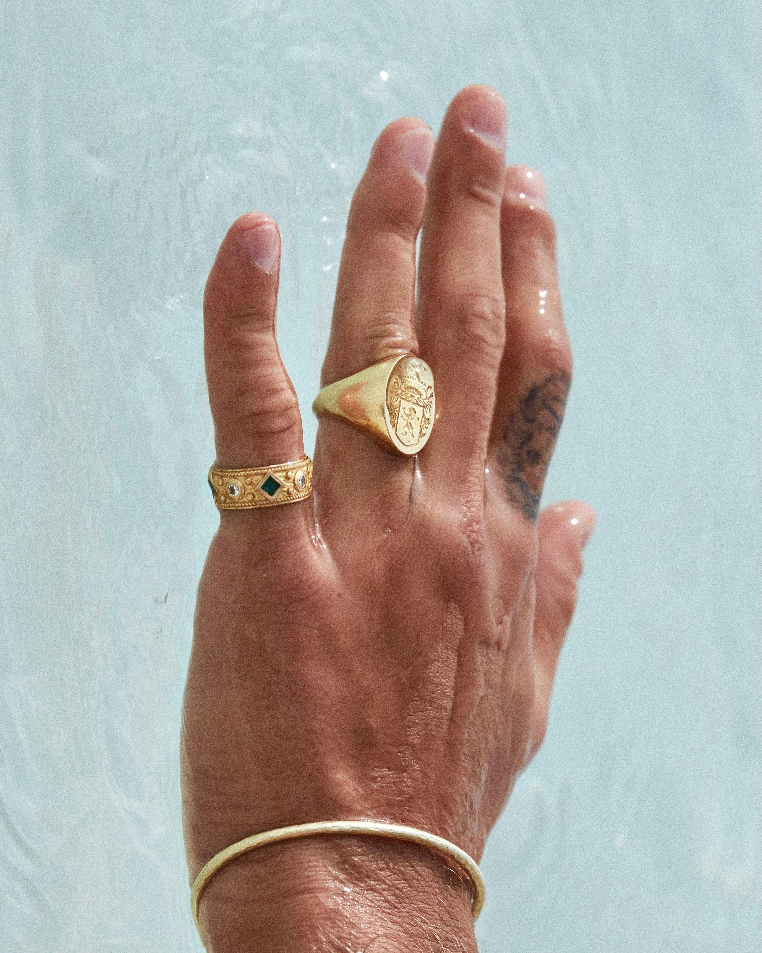 THE CHEVALIER SIGNET RING