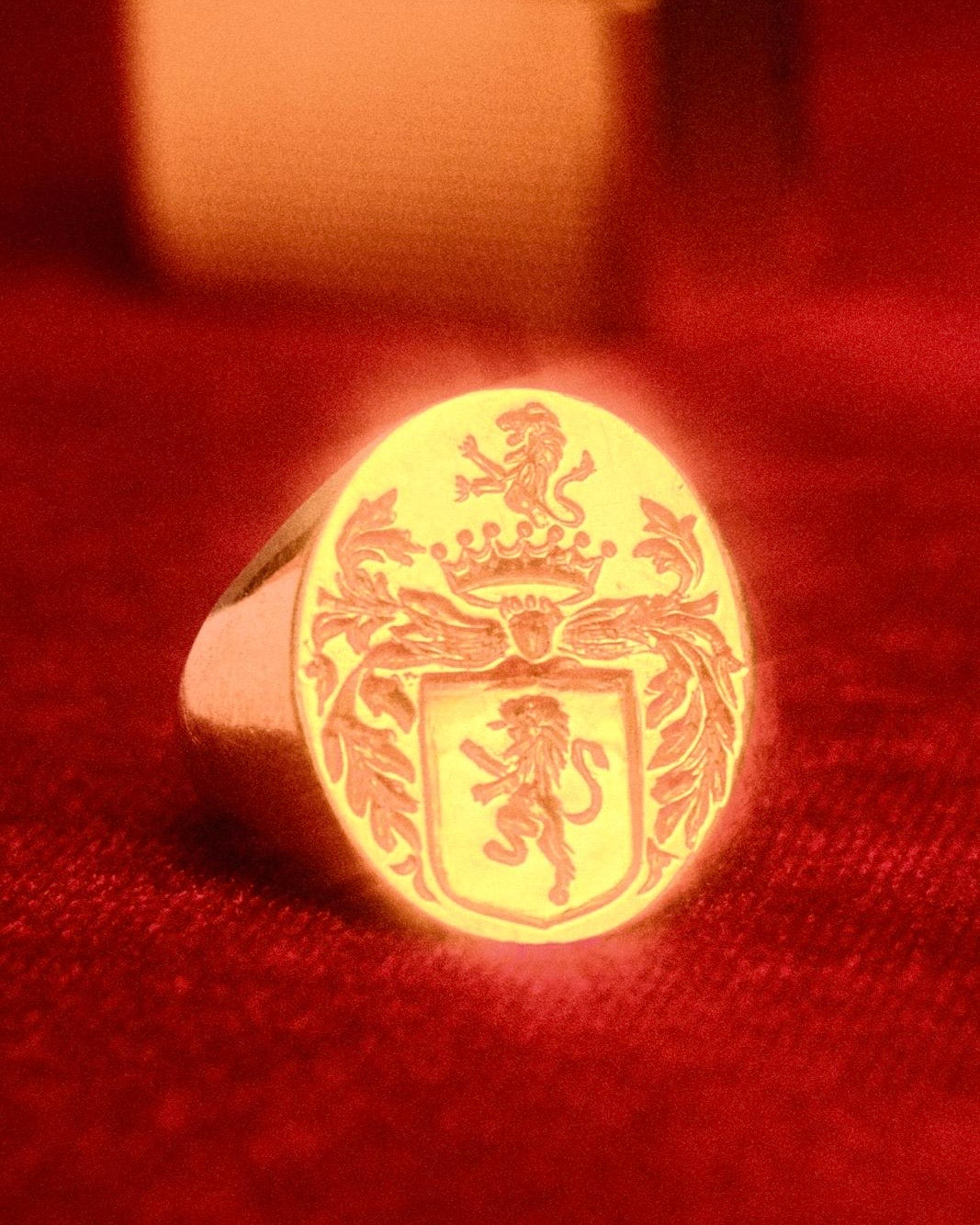 THE CHEVALIER SIGNET RING