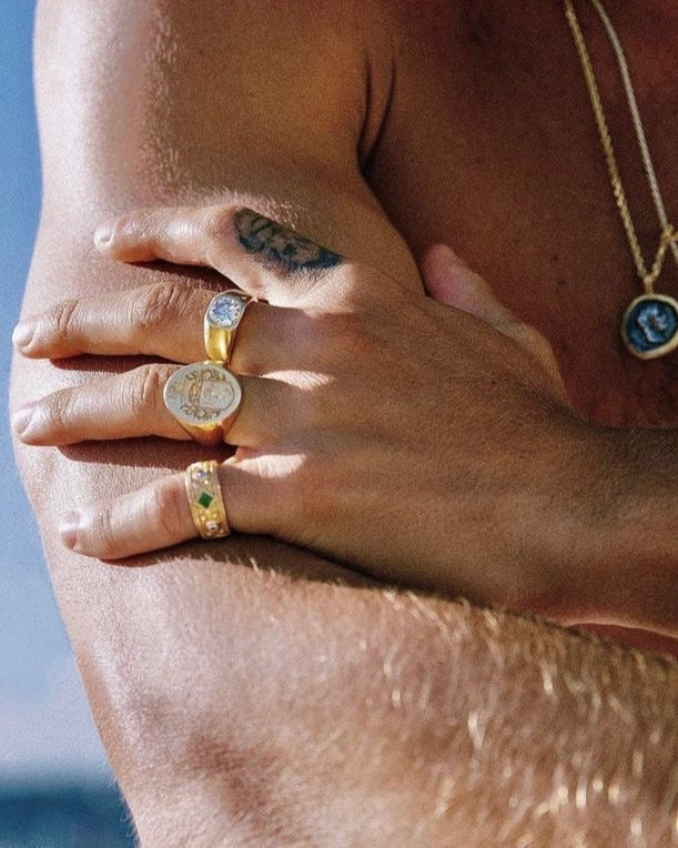 THE CHEVALIER SIGNET RING