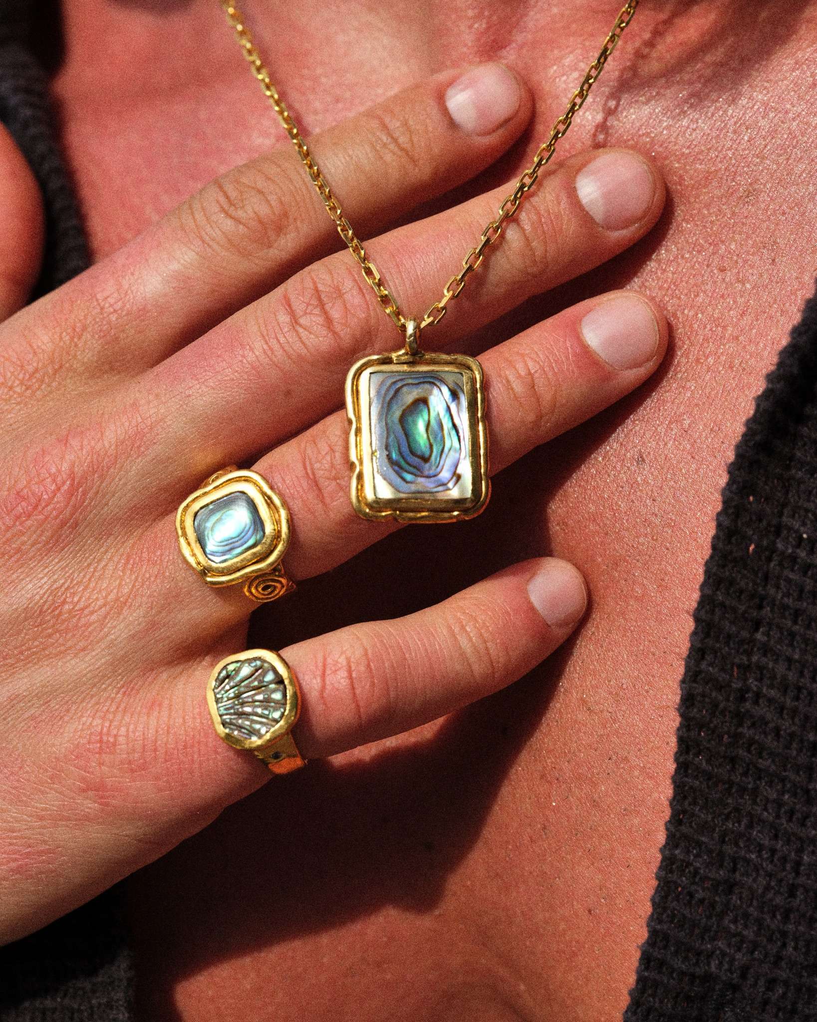 THE SWIRL PEARL NECKLACE