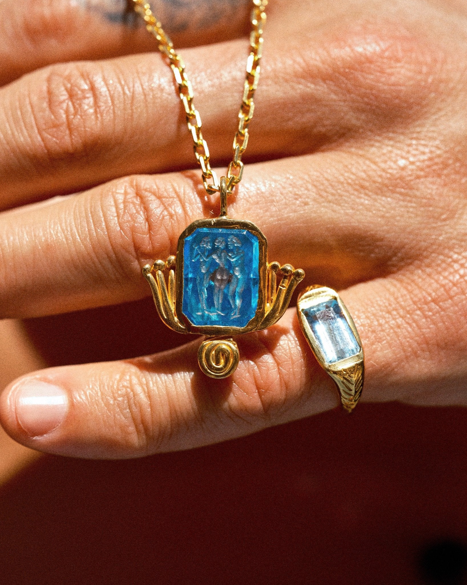 THE THREE GRACES NECKLACE