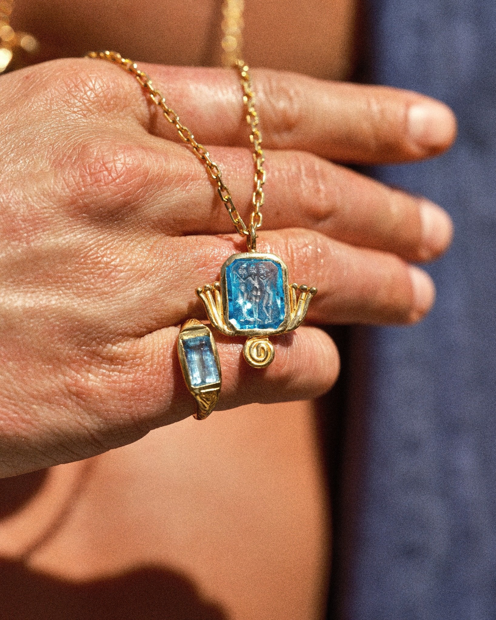 THE THREE GRACES NECKLACE