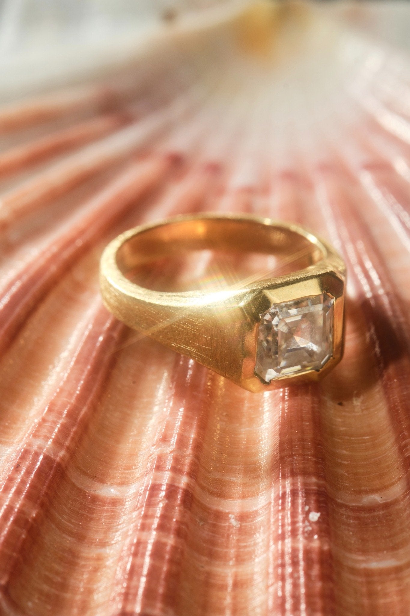THE DIAMANTE RING