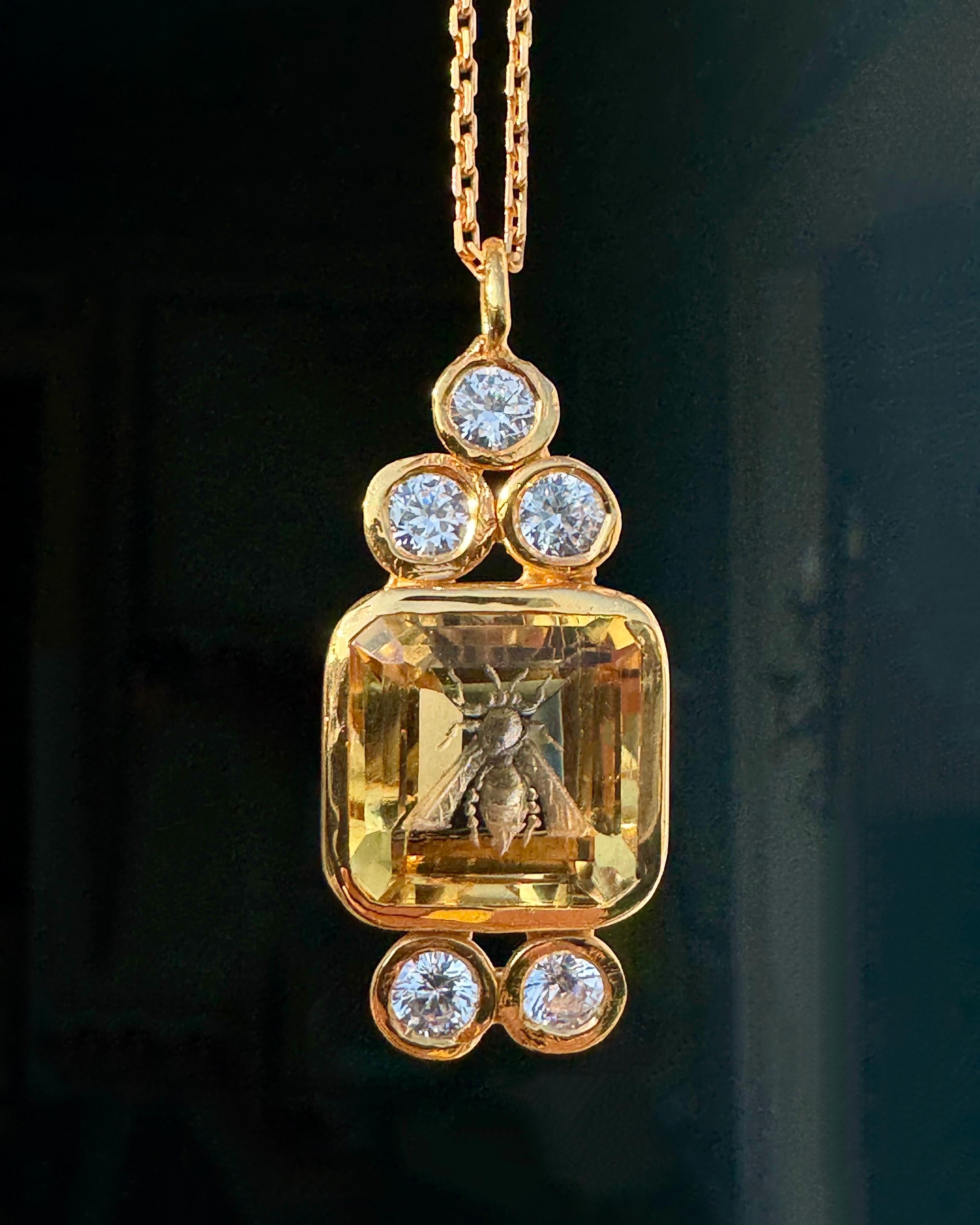 THE HONEYCOMB NECKLACE