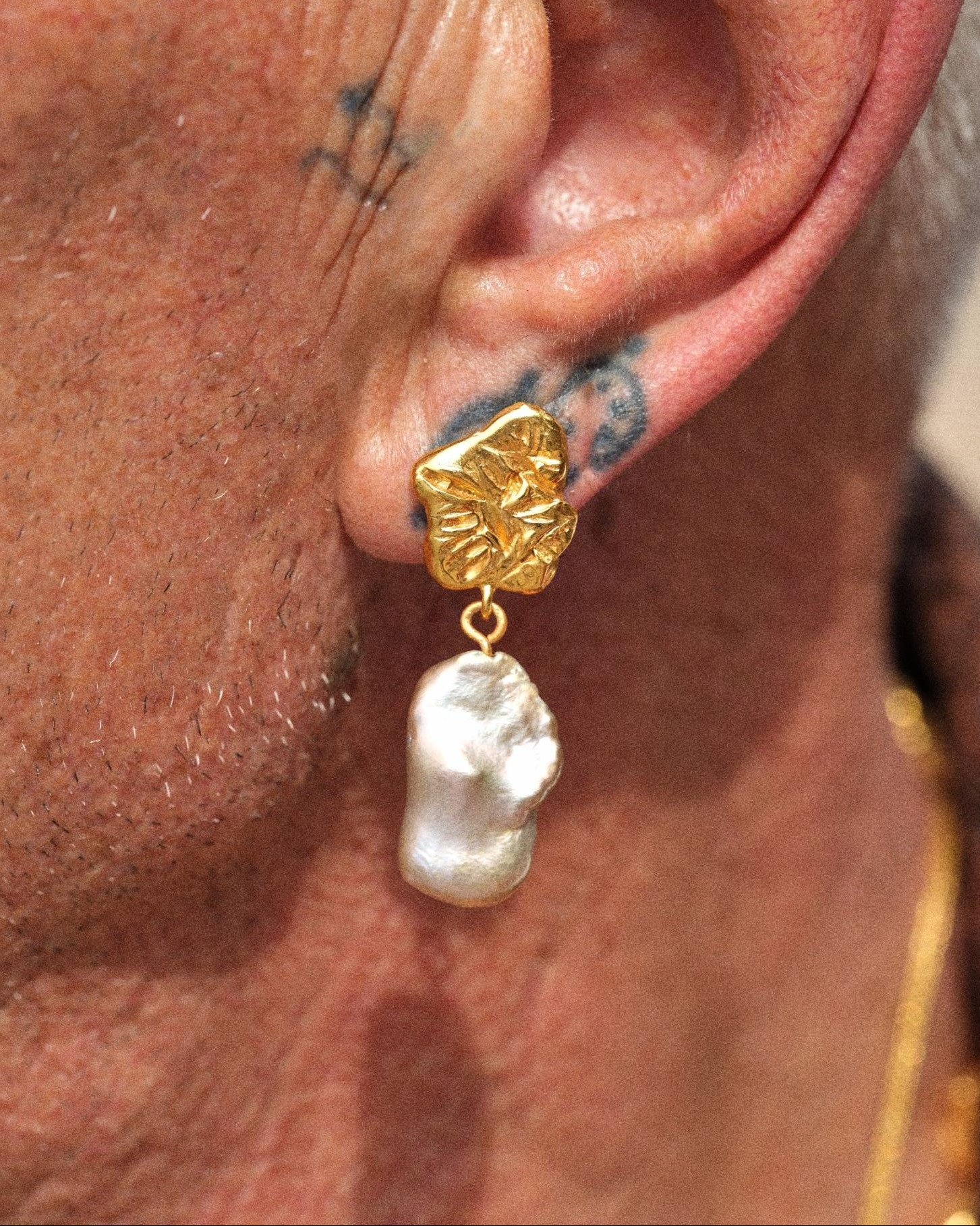 THE PEARL DROPS EARRINGS