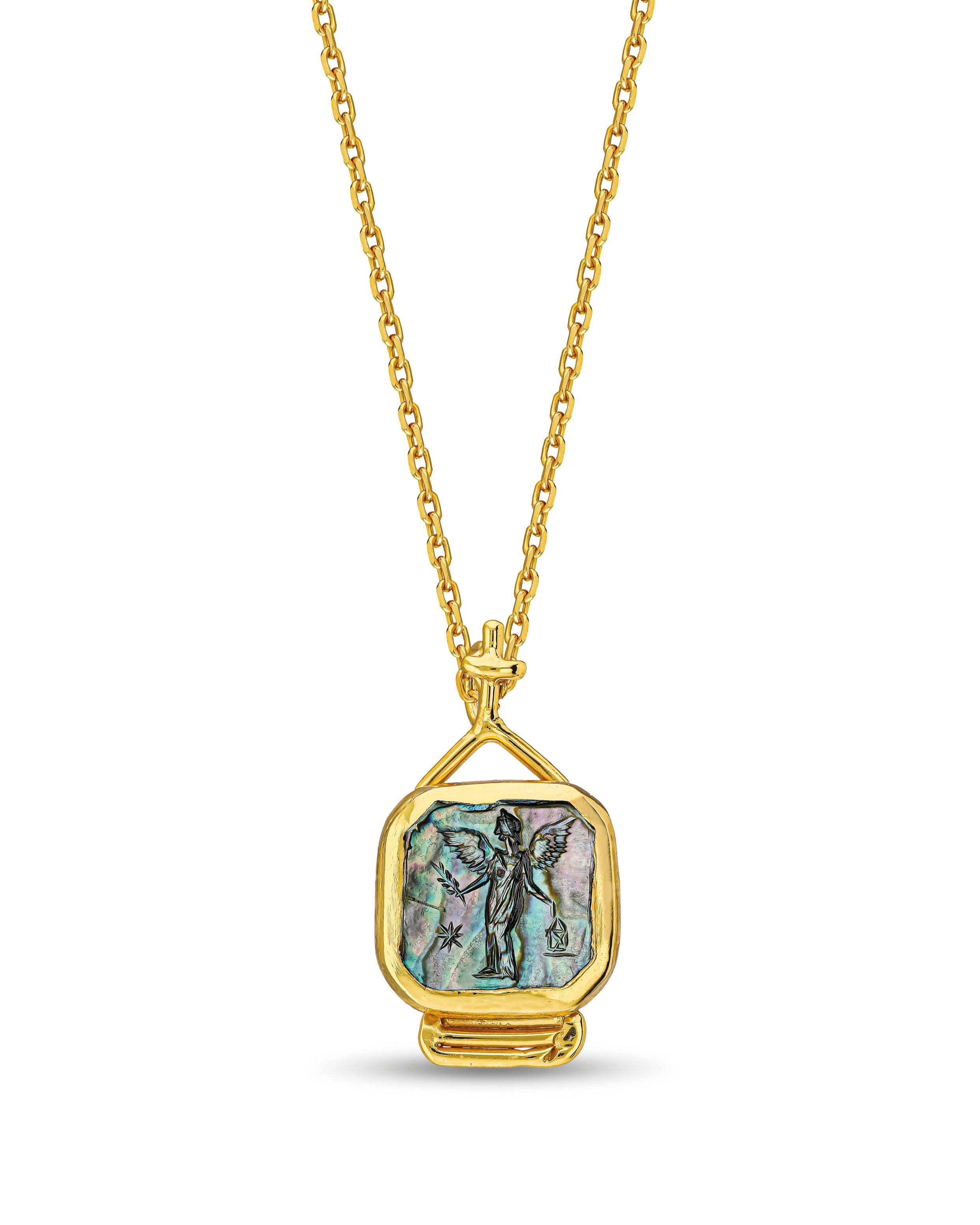 THE NACRE NECKLACE