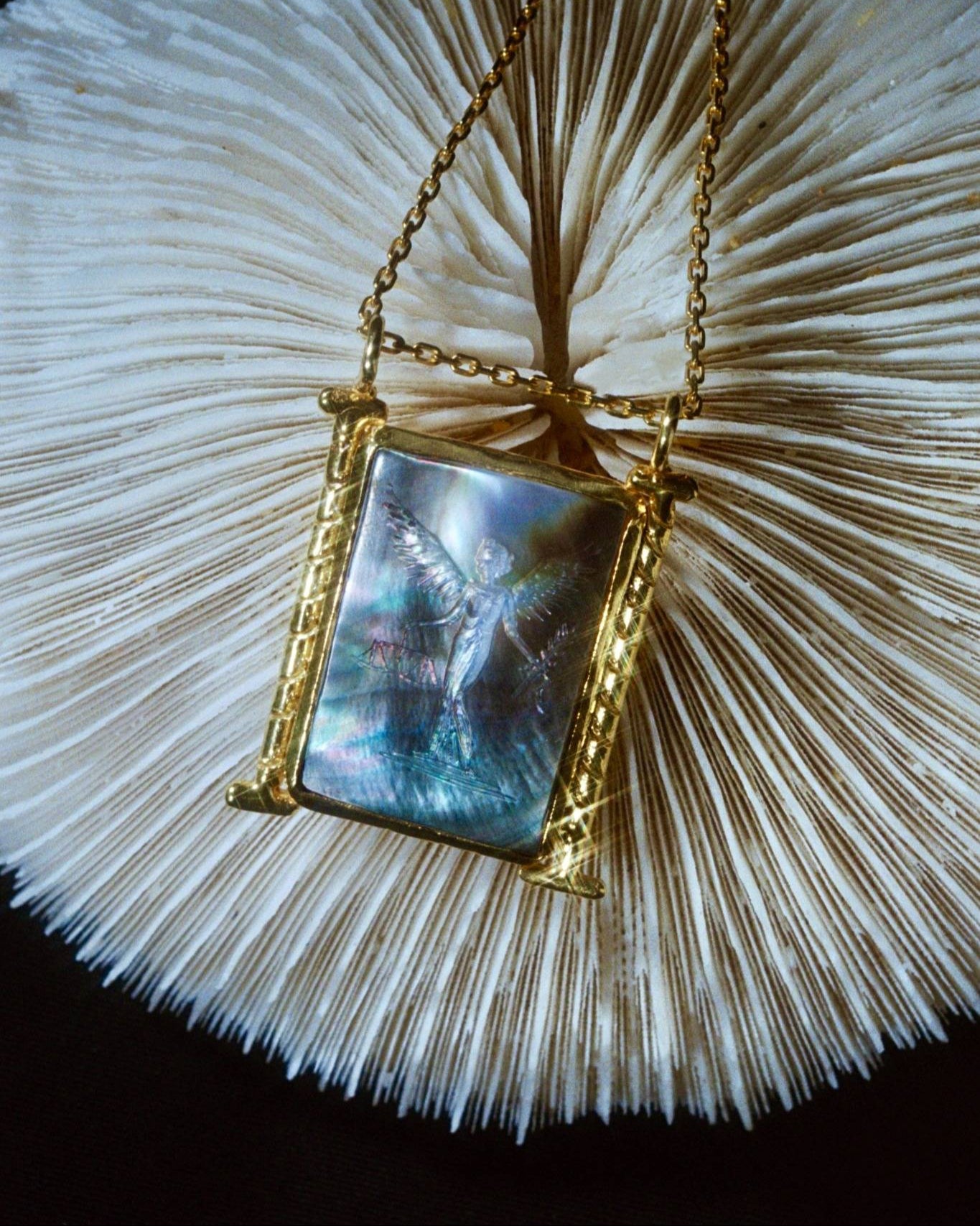 THE AURA NECKLACE