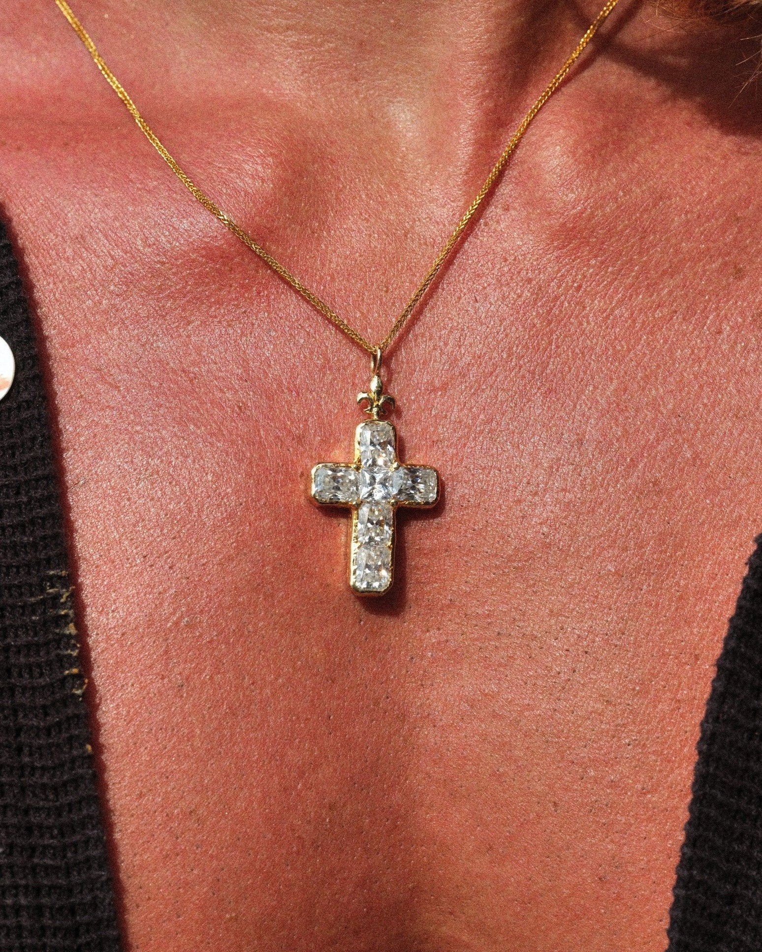 THE DIAMANTE CROSS