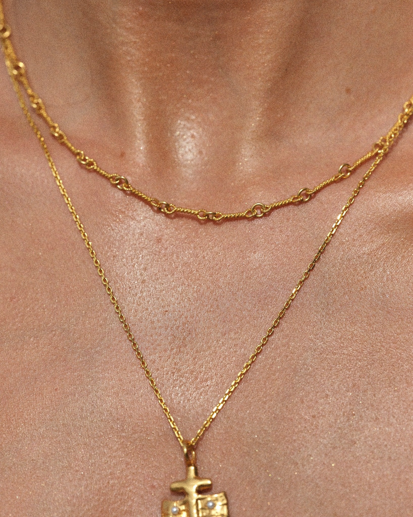 THE ROMAN KNOT CHAIN