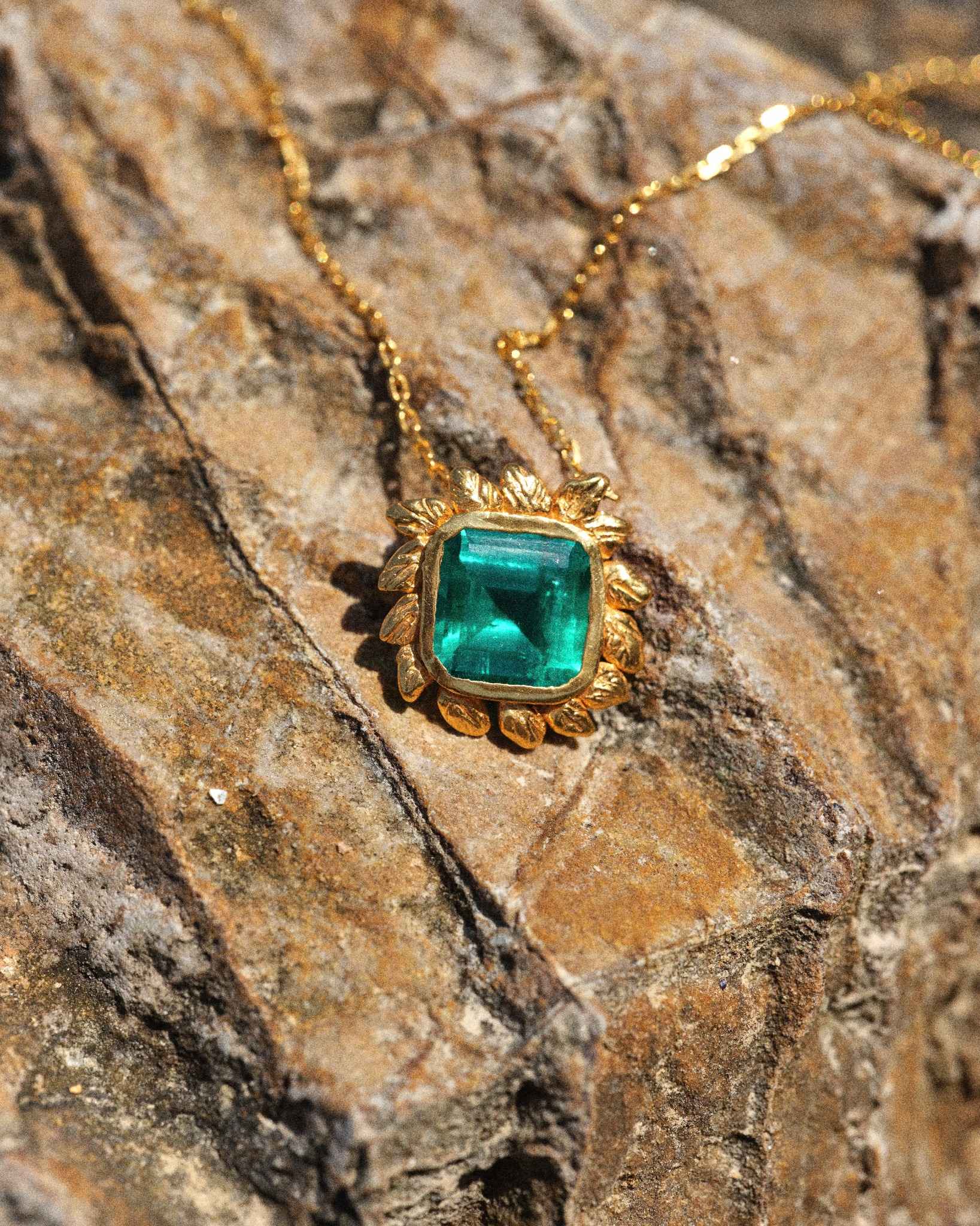 THE DAPHNE NECKLACE