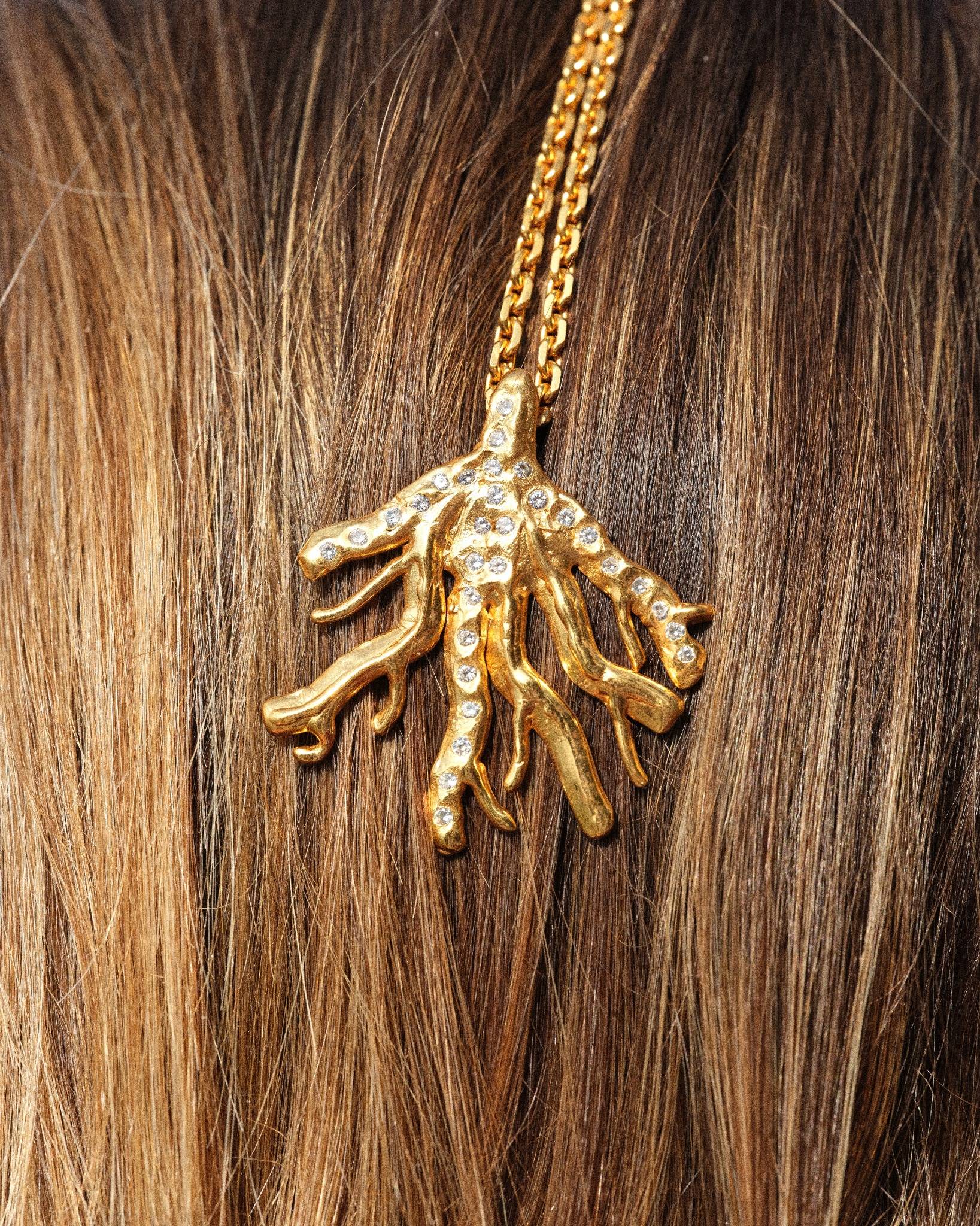 THE ROYAL CHORAL NECKLACE