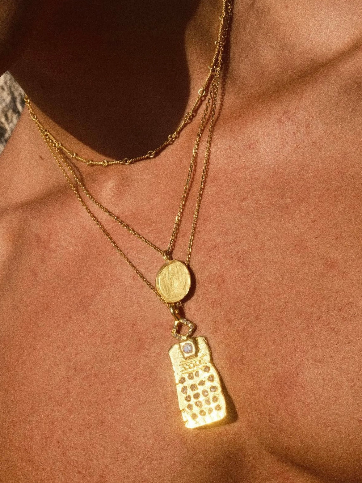 THE ROMAN KNOT CHAIN